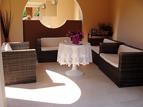 Toulas Apartments