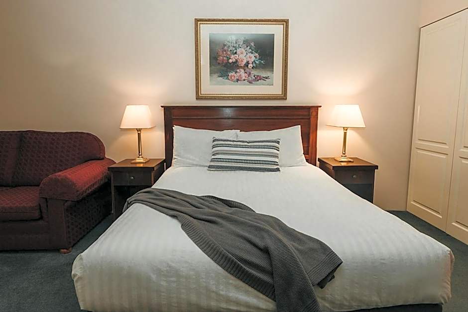 The Lawson Riverside Suites