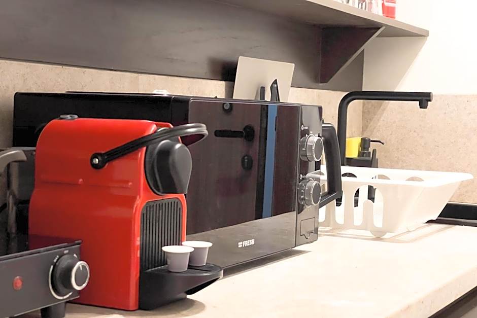 The Pyramids Horizon Studio w Bathtub