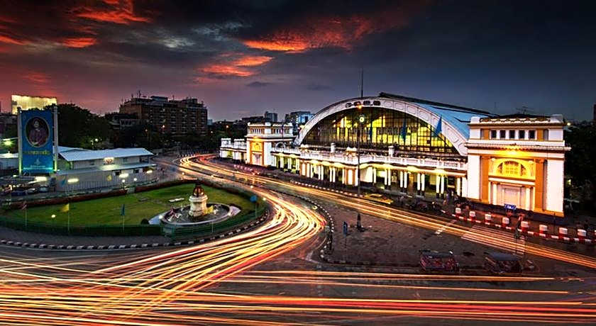 At Hua Lamphong Hotel