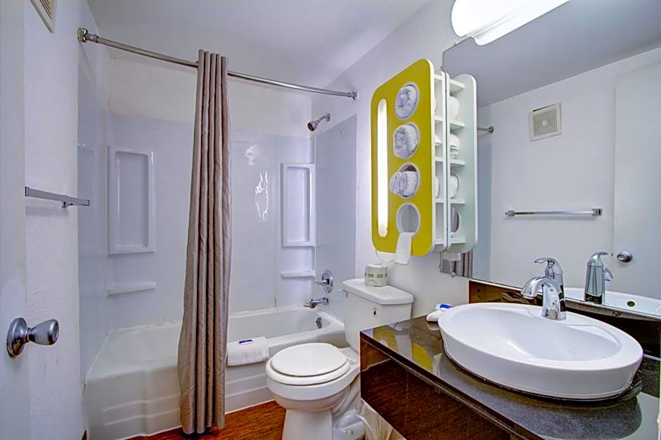 Motel 6 Richfield OH