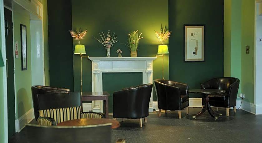 Broadfield Park Hotel by Belvilla