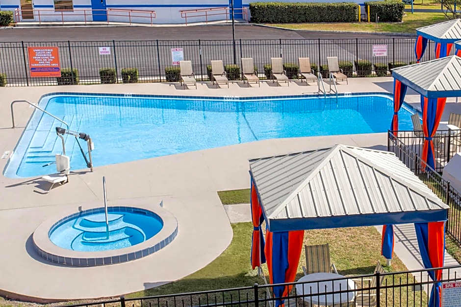 Howard Johnson by Wyndham Ocala FL