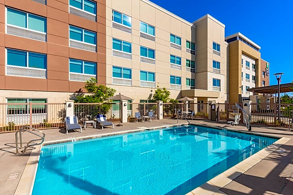 Holiday Inn Express And Suites Moreno Valley - Riverside By IHG