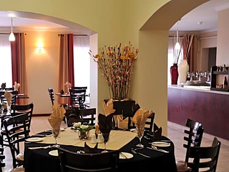 Botsalo Hotel