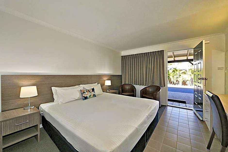 Smart Motels Bert Hinkler