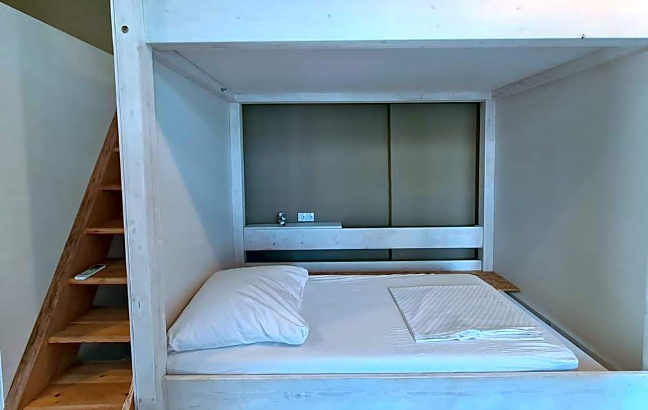 Jetpak Alternative Eco Hostel