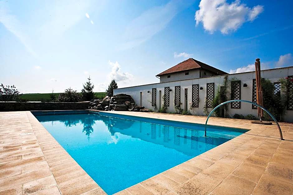 Country Club La Mesteceni