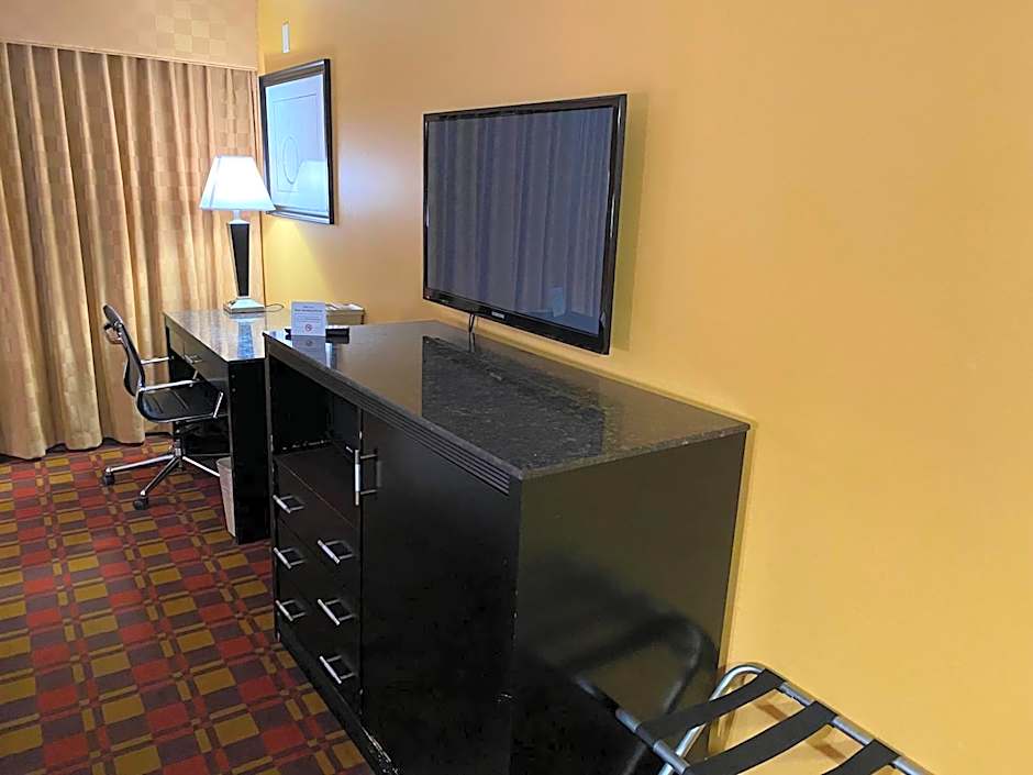 Ramada by Wyndham Rochelle Park Near Paramus