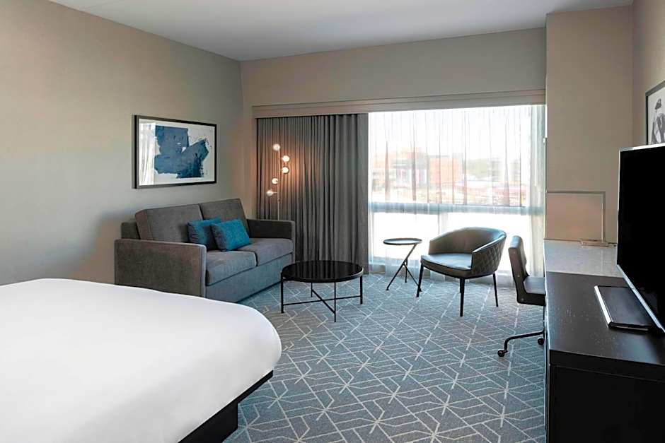 Renaissance by Marriott Boston Patriot Place Hotel