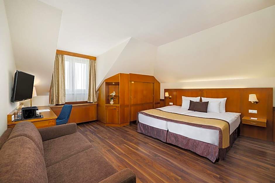 Carlton Hotel Buda Castle
