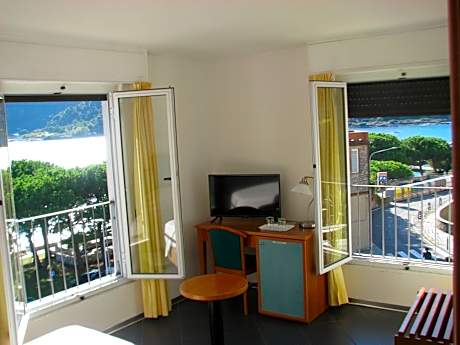 Triple Room with Sea View