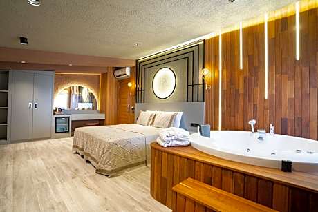 King Deluxe Room with Jacuzzi