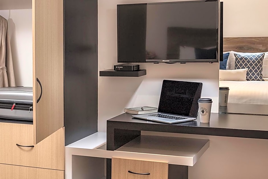 ROOM Hotel & Suites