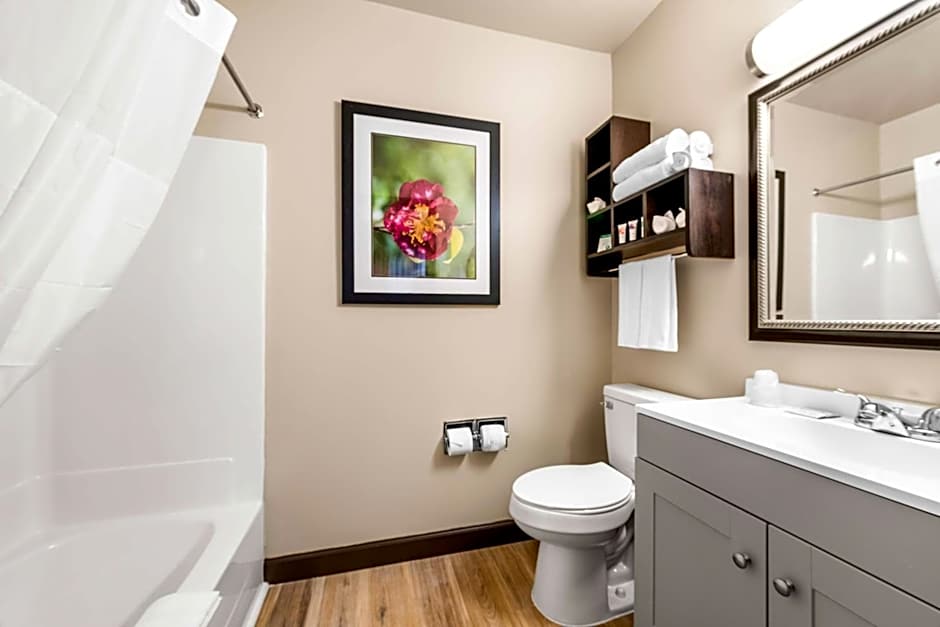 Americas Best Value Inn - Marquette