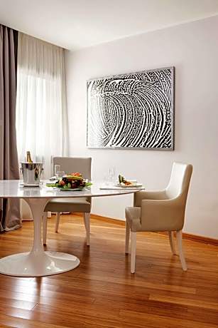 Suite with Pool Access