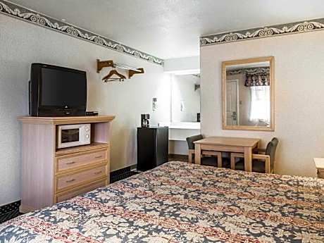 1 King Bed Nonsmoking