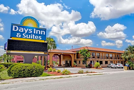 Days Inn & Suites by Wyndham Orlando East UCF Area