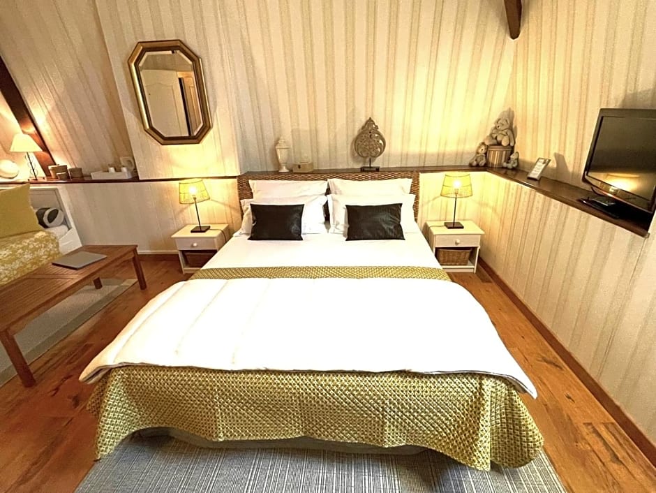 Maison d'hôtes et gîtes La Chouannerie à côté du parc du Puy duFou