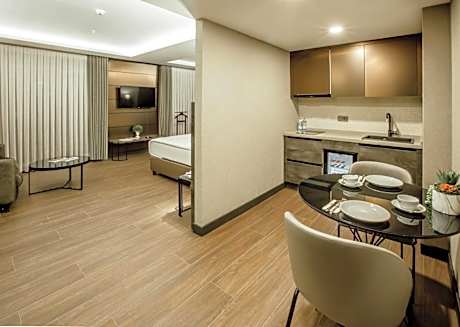 Deluxe Suite