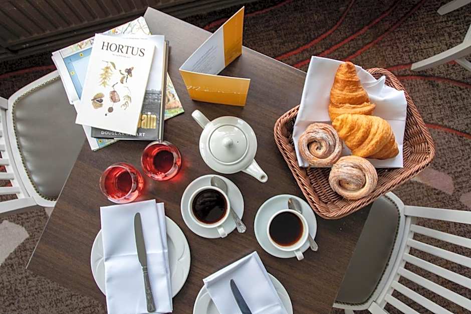 Ship and Castle Hotel