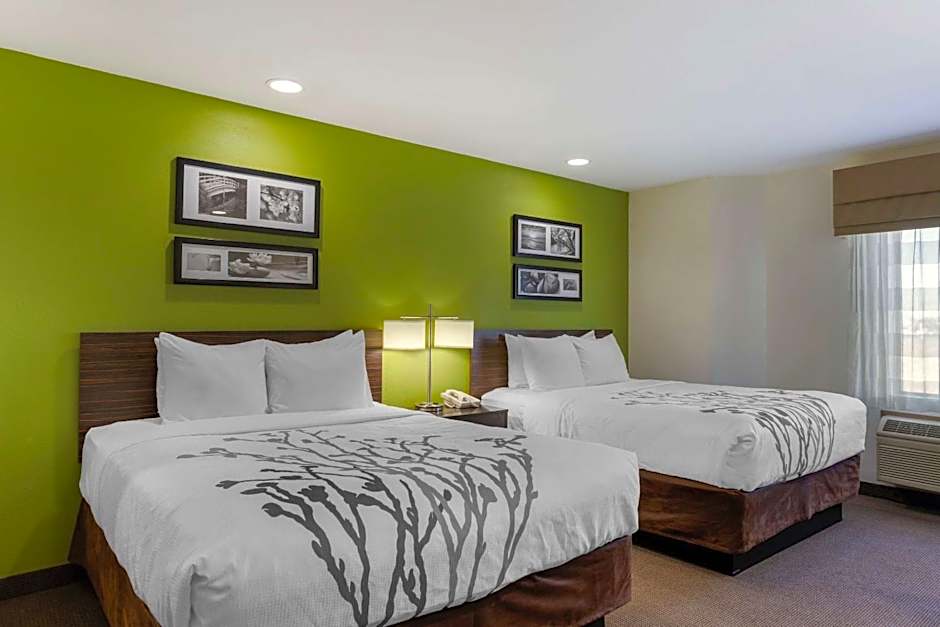 Photo 1 of 4 of 2 Queen Beds