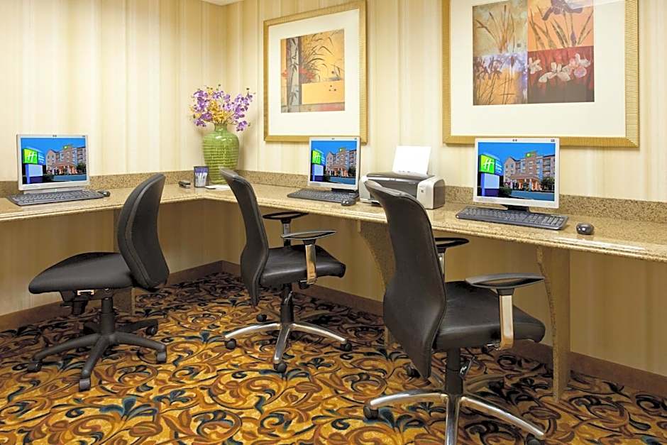 Holiday Inn Express & Suites Lakeland North - I-4 By IHG