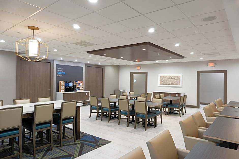 Holiday Inn Express & Suites Los Angeles Downtown West By IHG