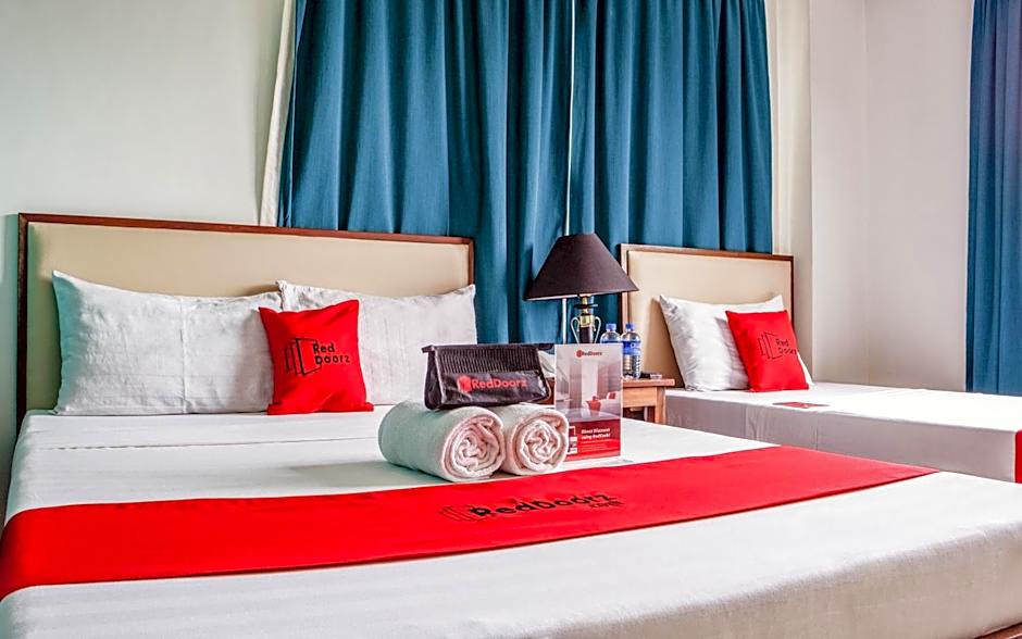 RedDoorz Plus near Rizal Junction