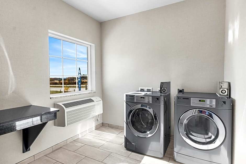 Cobblestone Hotel & Suites Denmark - Green Bay