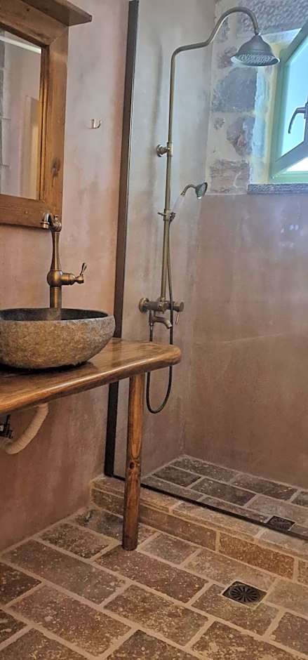 Arapis Rooms & Suites