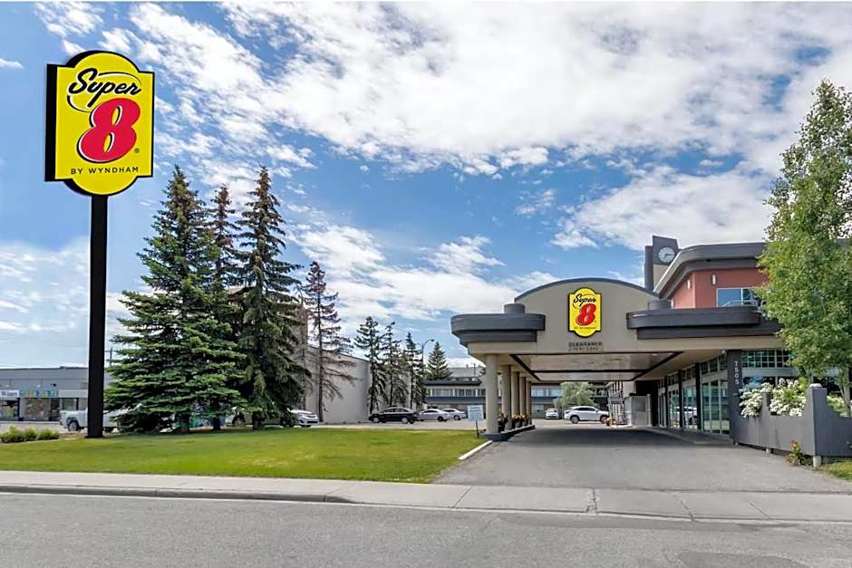 Super 8 by Wyndham Macleod Trail Calgary