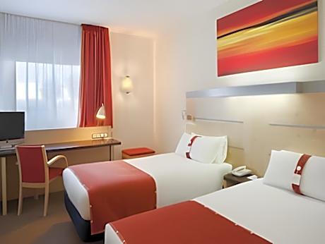 2 Single Standard With Free Breakfast