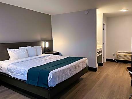 1 King Bed | Mob Acc RI Shwr Nsmk Micfridg