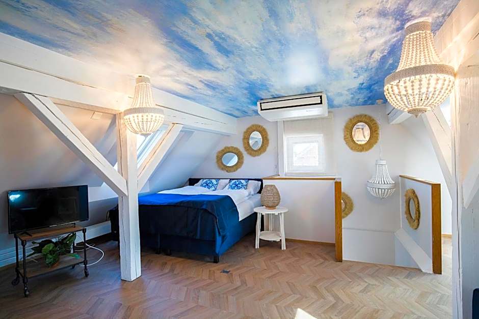 The Henry Self Check-In Guesthouse