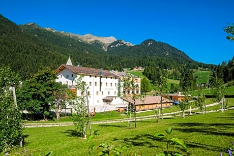 Zum Hirschen Boutique Hotel Val di Non