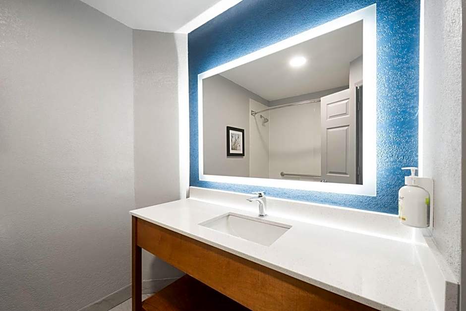 La Quinta Inn & Suites by Wyndham Raleigh Cary