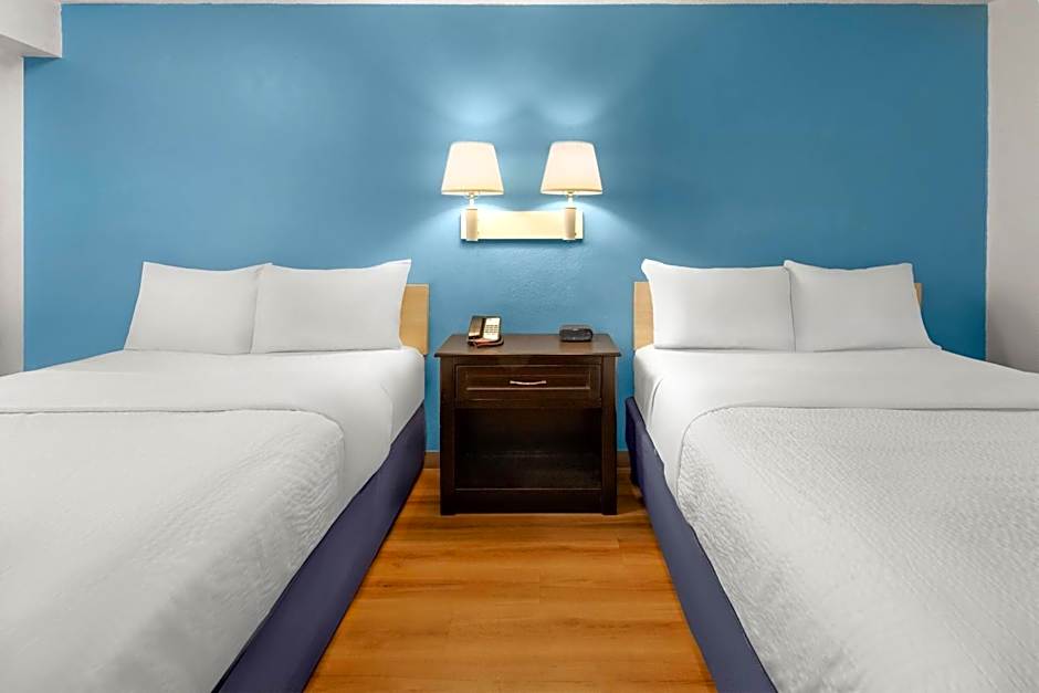 Travelodge by Wyndham Madison Heights MI