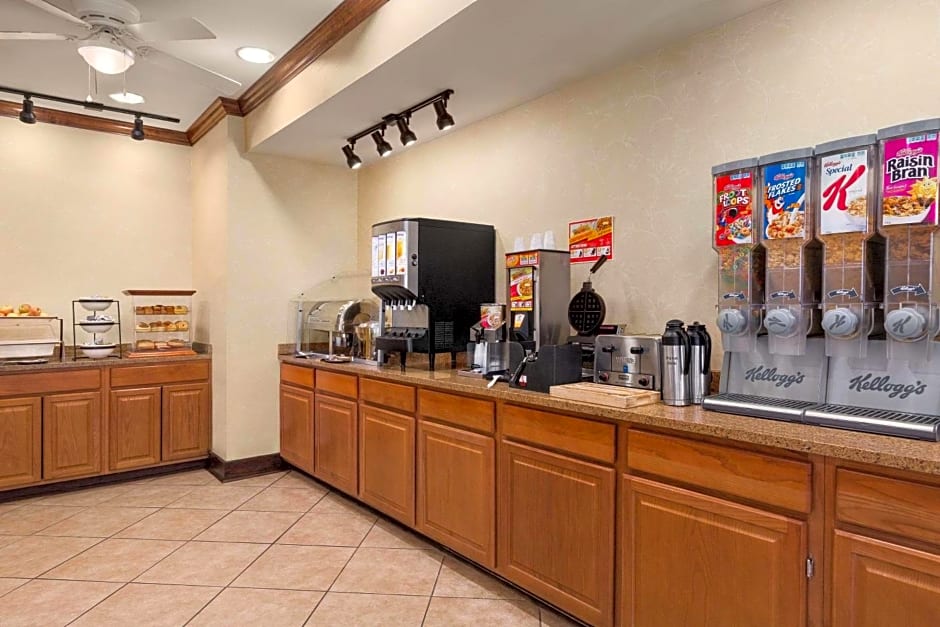 Country Inn & Suites by Radisson, Savannah I-95 North, GA