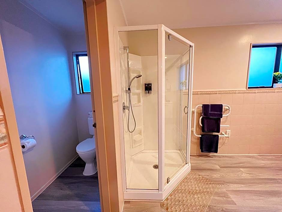 Kingswood Manor Motel