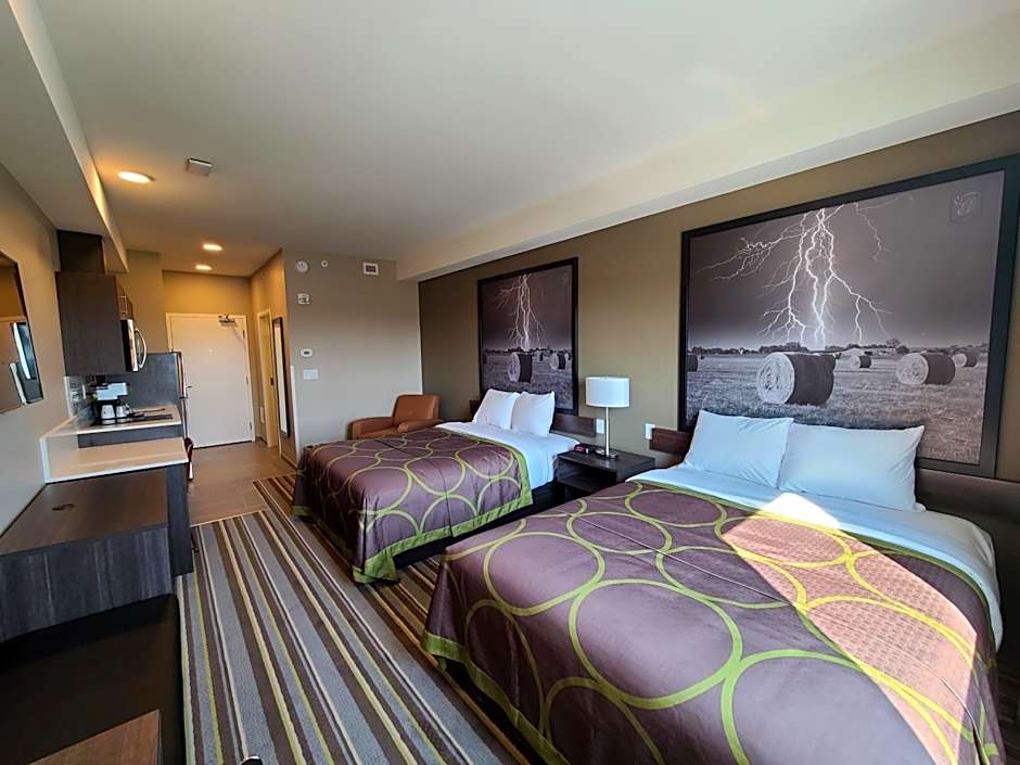 Super 8 by Wyndham Thompson