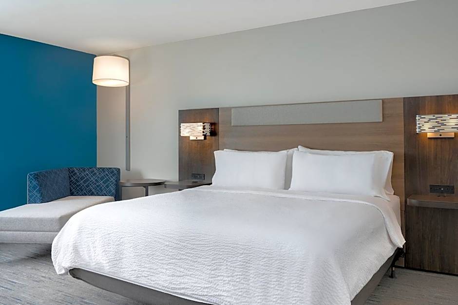 Holiday Inn Express & Suites Alton St Louis Area By IHG