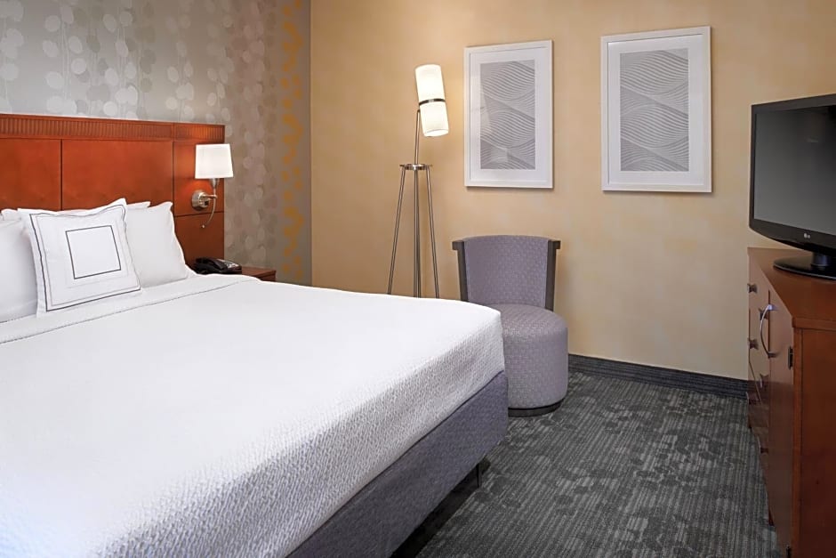 Courtyard by Marriott Chicago Deerfield