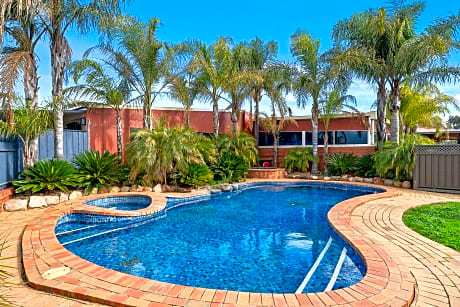 Peppermill Inn Motel