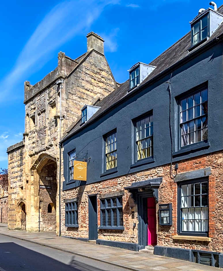 The Ancient Gatehouse & Rugantino Restaurant