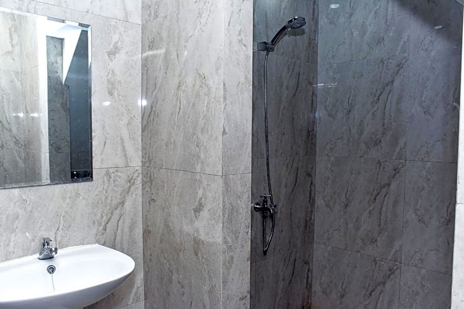 RedDoorz near Stasiun TVRI Surabaya 2