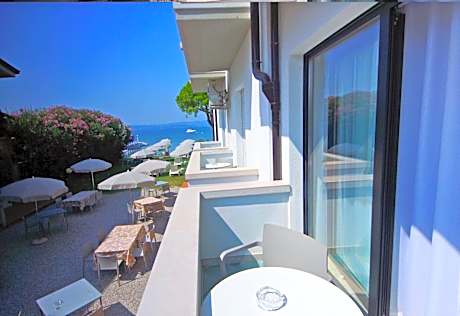 Prestige Room with Balcony and Partial Lake View