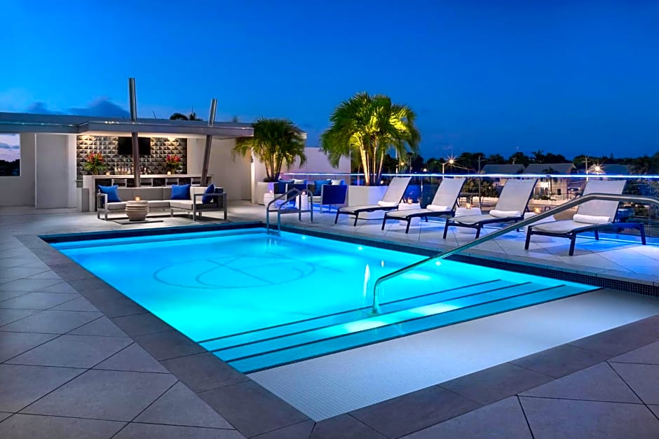 H2O Suites- Adults Only