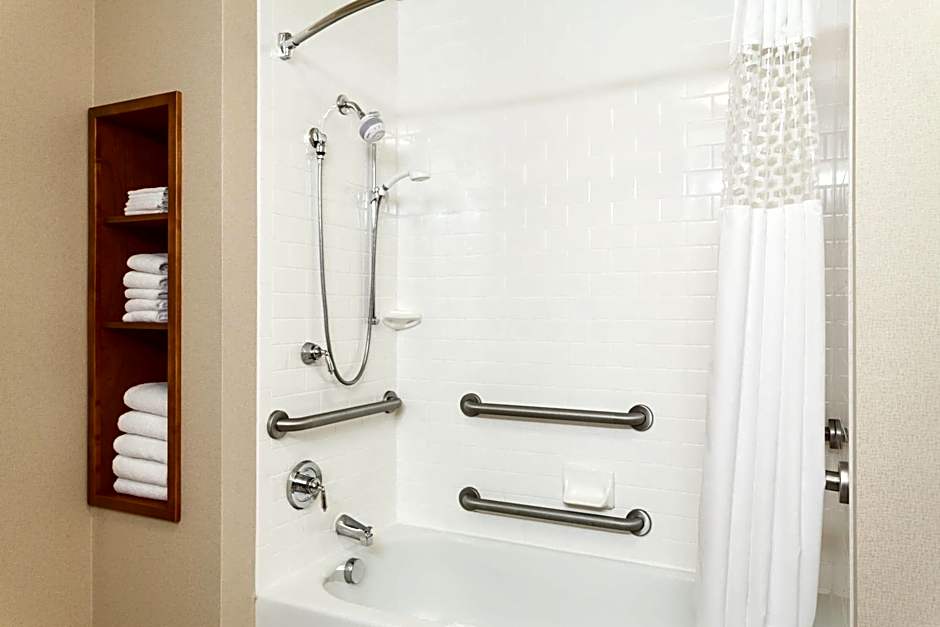 Hampton Inn & Suites Mystic