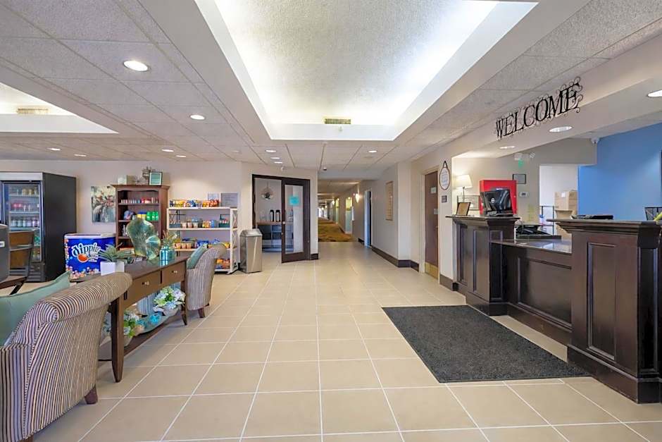 Greenfield Inn & Suites Owensboro, KY Airport